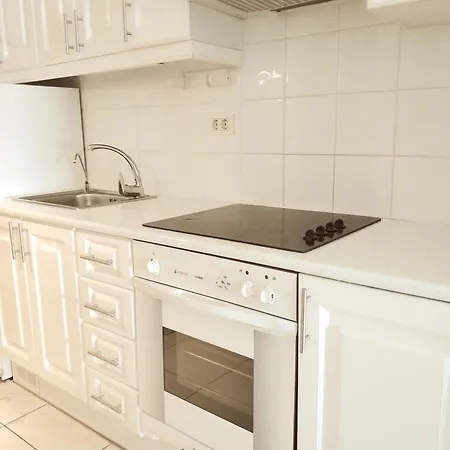 Seaview Port Royal, Cristianos, Heated Pool, Wifi Apartment *