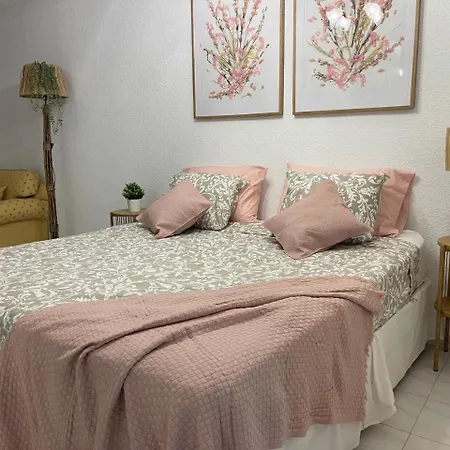 Seaview Port Royal, Cristianos, Heated Pool, Wifi Apartment