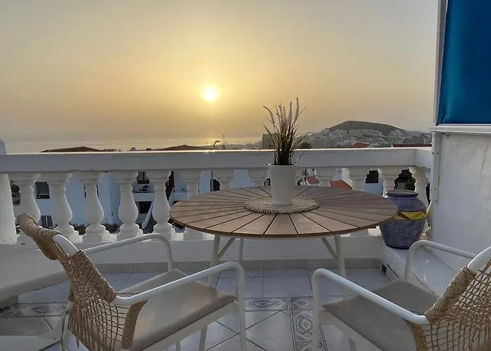 Seaview Port Royal, Cristianos, Heated Pool, Wifi アパート ロスクリスティアーノス
