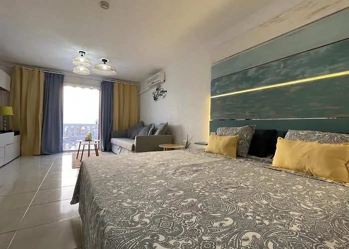 Seaview Port Royal, Cristianos, Heated Pool, Wifi