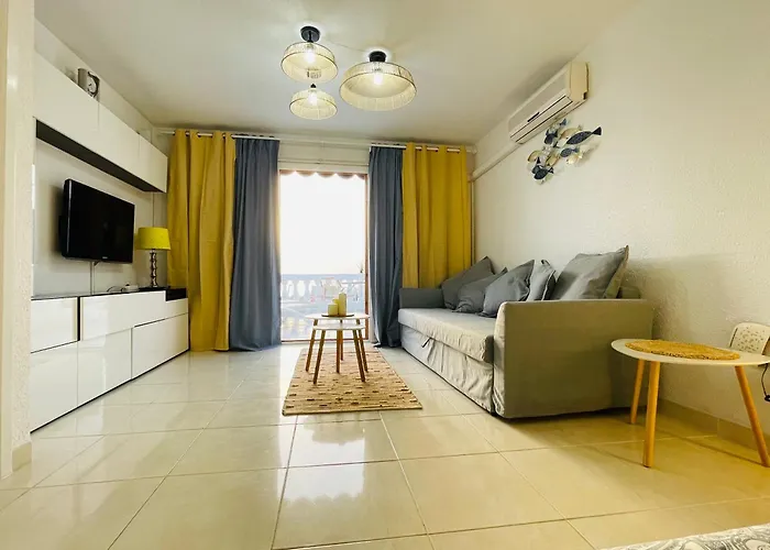 Seaview Port Royal, Cristianos, Heated Pool, Wifi アパート