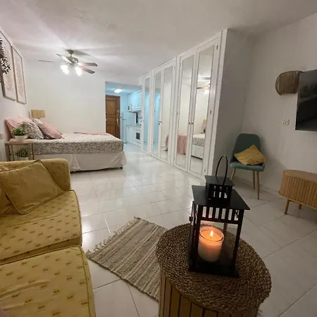 Apartmán Seaview Port Royal, Cristianos, Heated Pool, Wifi