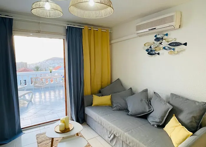 דירה Seaview Port Royal, Cristianos, Heated Pool, Wifi לוס כריסטיאנוס